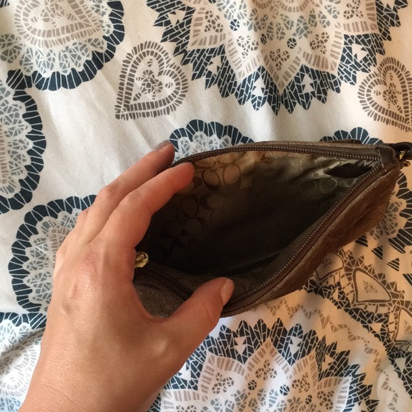 Authentic Coach Wristlit and Box - Picture 6 of 6